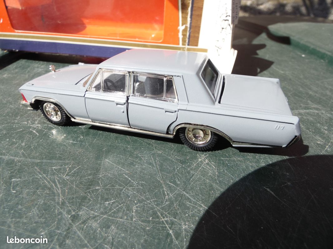Miniature NovoExport USSR 1/43 - RAF 2203 Bus Rouge - Janvier 1981 - Occasion