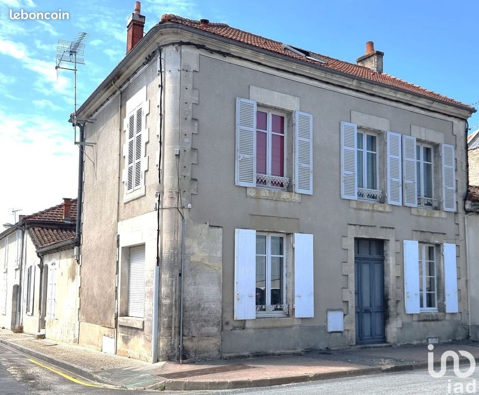 Maison de ville 8 pièces 251 m² - Jarnac 16200 (image principale 18)