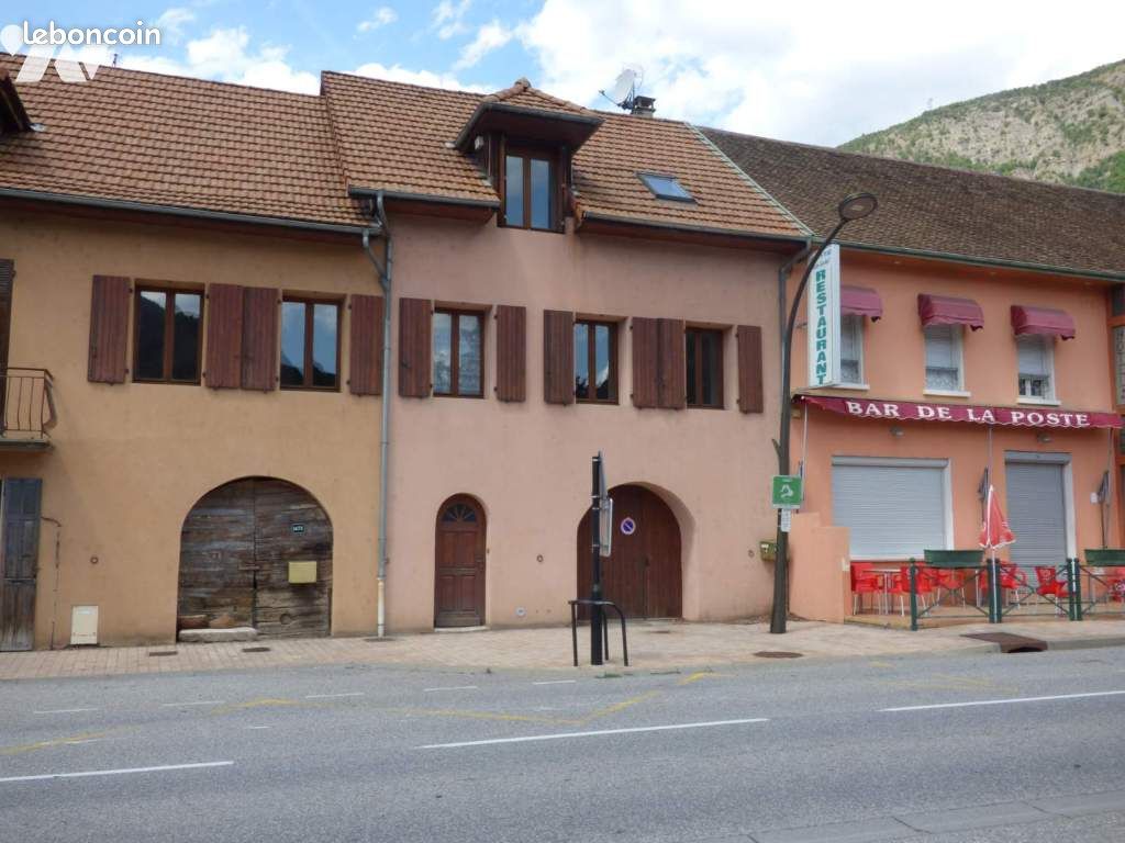 Maison 6 pièces 130 m² · à Espinasses · 130 m² · 315 000 €