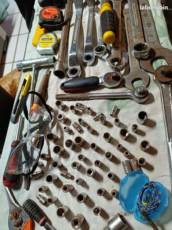 Lot doutils (image 1)