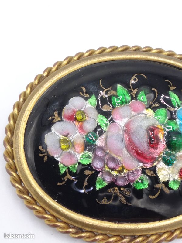 BROCHE OVALE ANCIENNE en porcelaine de Limoges, Bouquet de fleurs peint