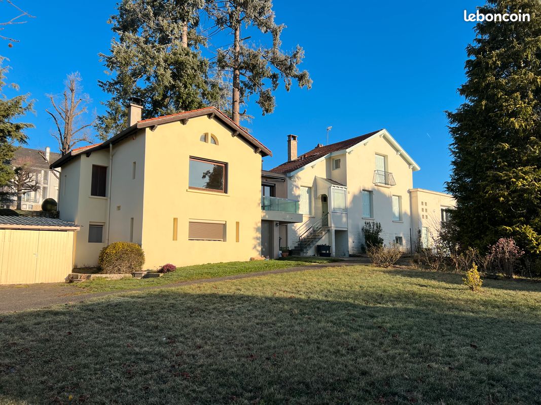 Maison 11 pièces 217 m² · à L'Étrat · 217 m² · 477 400 €