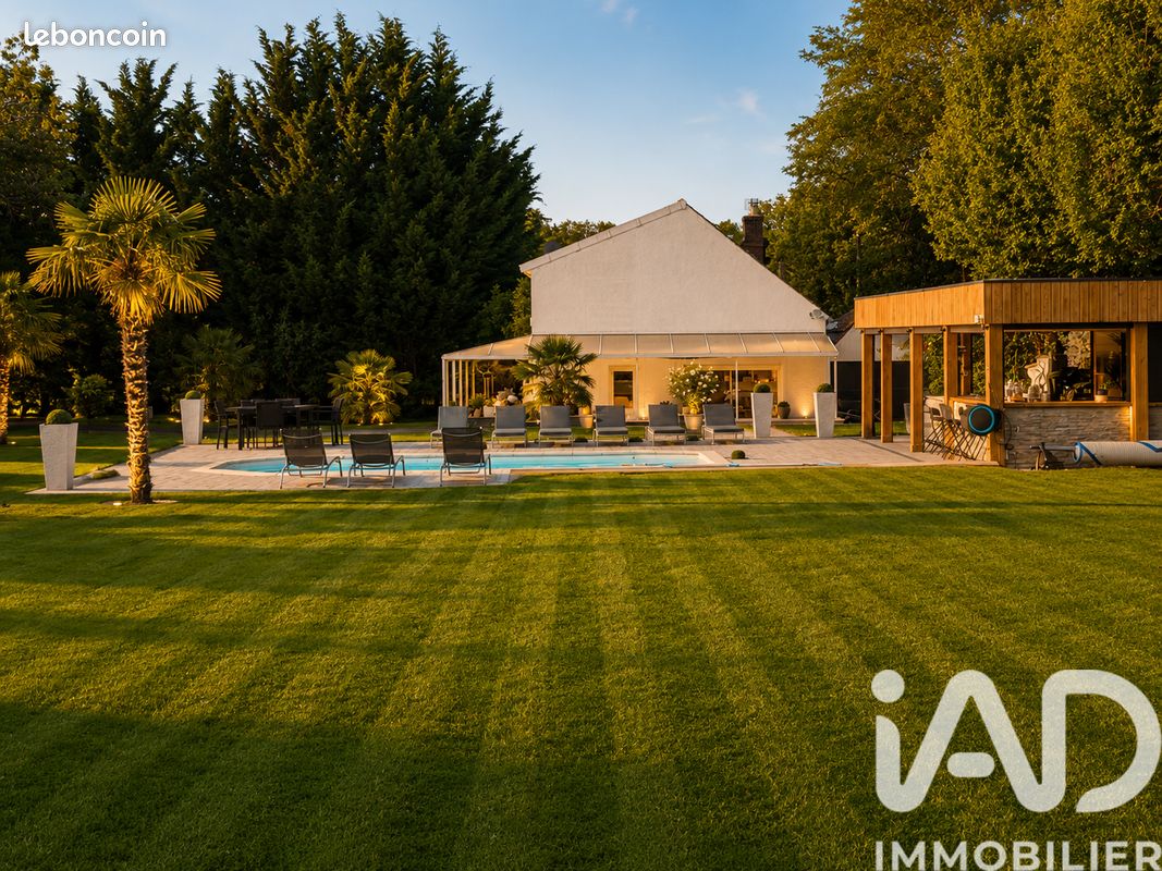 Maison 10 pièces 412 m² · à Villeneuve-sur-Yonne · 412 m² · 629 000 €