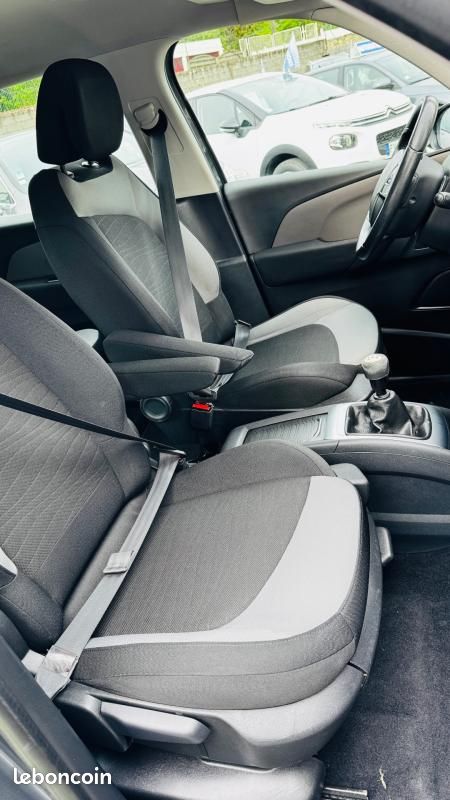 Citroën Grand C4 Picasso 1.6 e-HDi 115 CH Attraction 7 places attelage (image 9)