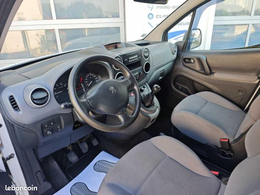 Peugeot Partner TEPEE 1.6L VTi 98CH "ACTIVE" 5PLACES ATTELAGE (image 8)