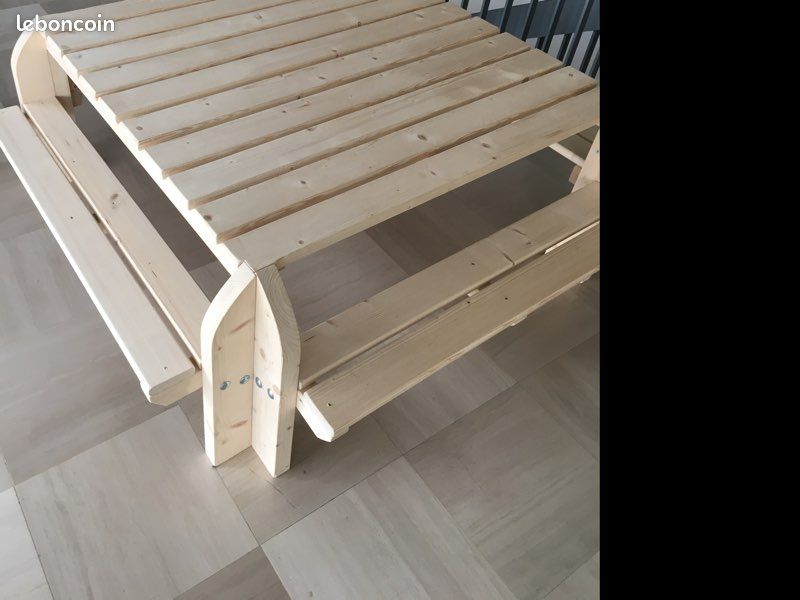 Table de jardin (image 1)