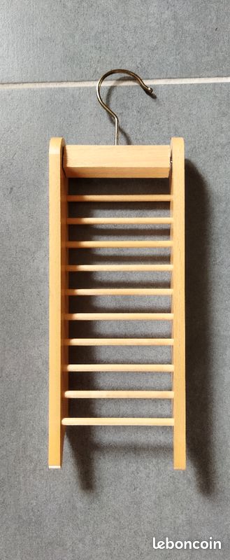 Porte foulard ou cravate en bois (image 1)