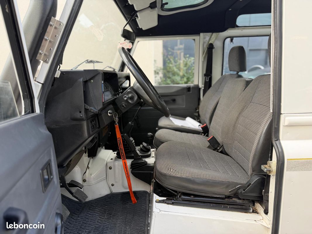 LAND ROVER DEFENDER 90 Trophy RARE 2.5 TDI Origine France Magnifique État (image 19)