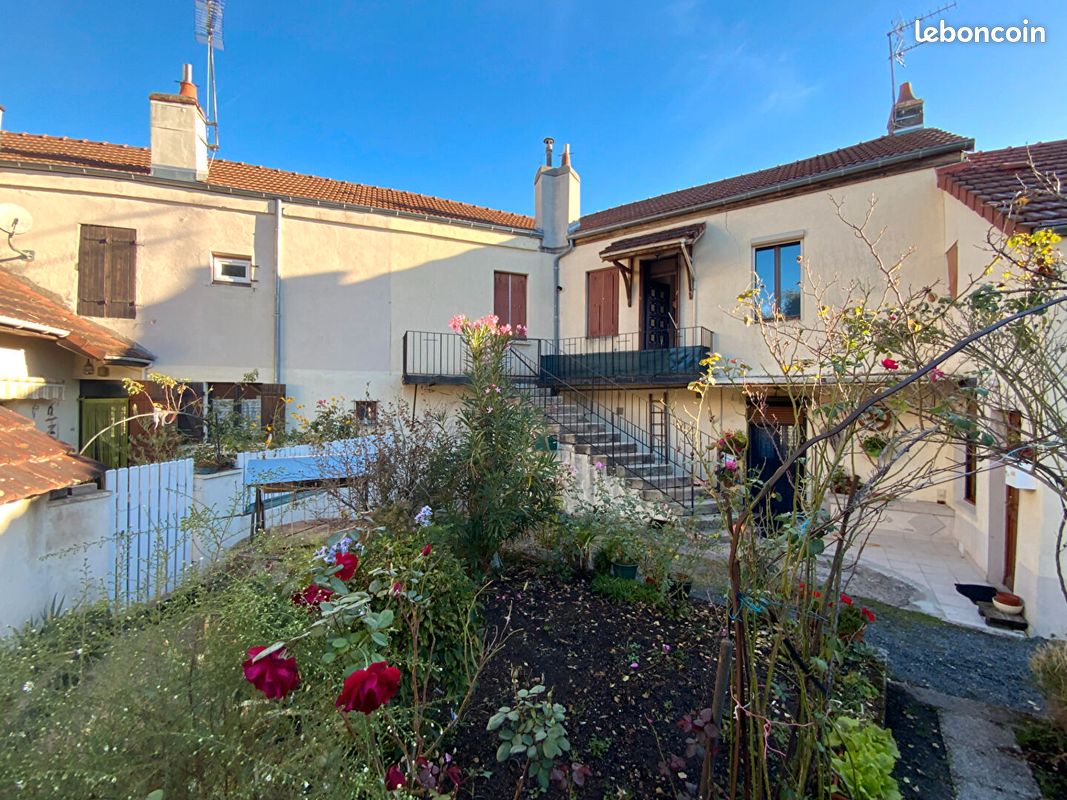 Immeuble 11 pièces 180 m² · au Creusot · 180 m² · 137 900 €