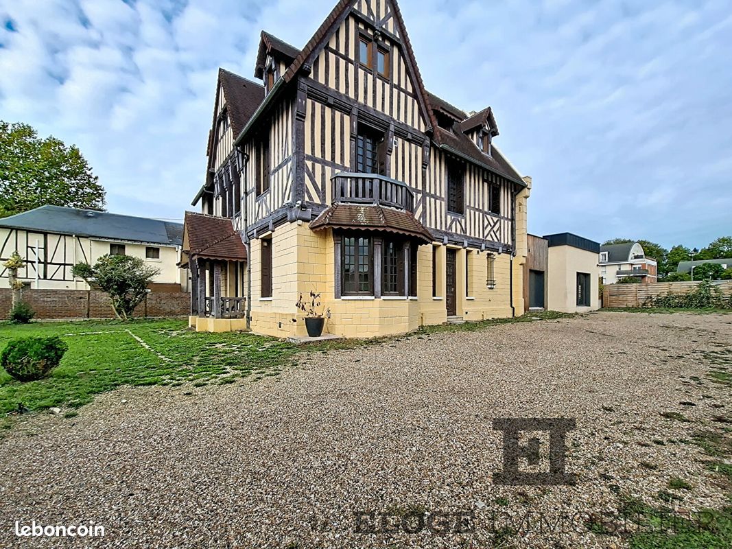Maison 12 pièces 320 m² · à Canteleu · 320 m² · 3 500 €/mois