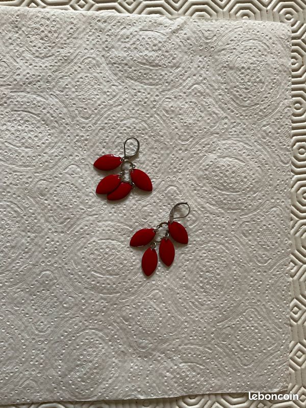 Boucles d’oreille (pendentif rouge) (image 1)