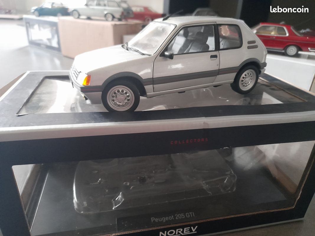 Miniatura Peugeot 205 GTI 1.9 de Coleção + Twingo Cidade Da Maia