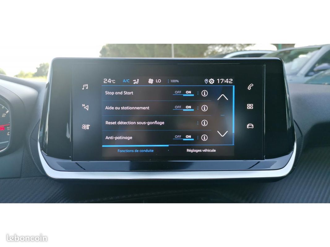 PEUGEOT 2008 1.5 BlueHDi 110 Style +CAMERA (image 11)
