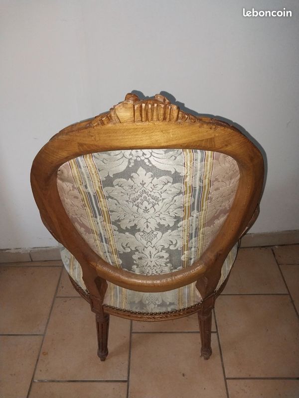 Paire de fauteuils cabriolets dossier médaillon louis XVI (image 7)