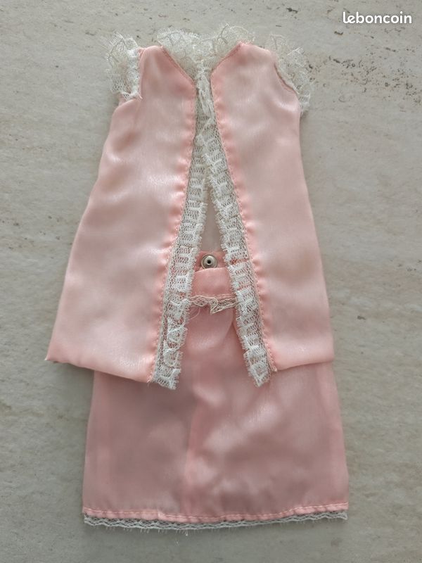 Patron McCall's 8381.A - Robe de chambre, chemise de nuit