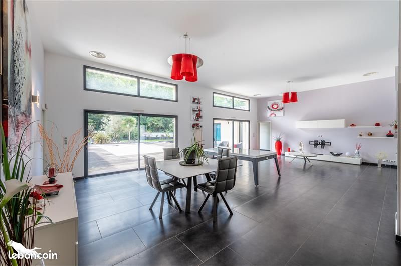Maison 7 pièces 218 m² · à Castres-Gironde · 218 m² · 719 308 €