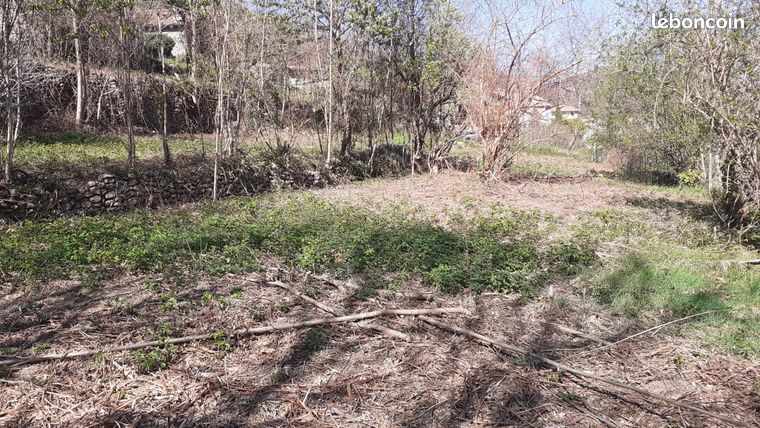 Terrain constructible 1283 m²