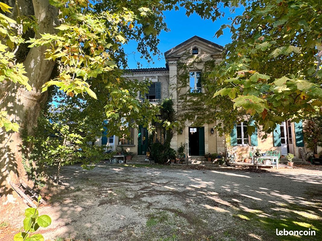 Maison 9 pièces 325 m² · à Le Thor · 325 m² · 950 000 €