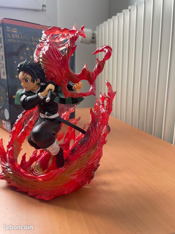 Statue De Collection Kamado Tanjiro – 17 Cm – Base Acrylique Rouge – Figurine Animée – Décoration De Bureau – Cadeau Pour Fan