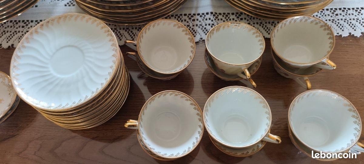 Service de table et à café en porcelaine de Chauvigny- Limoges (image 2)