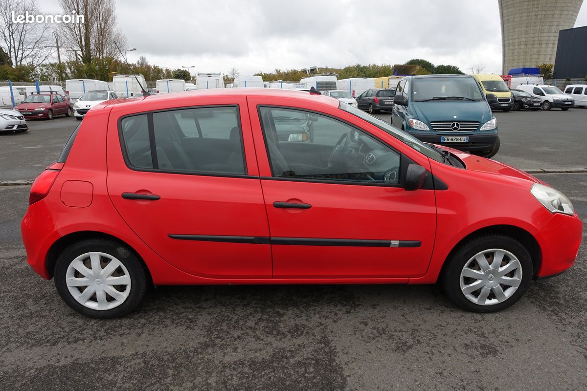 Renault clio iii 1.5 dci 75ch - 156682 km (image 3)