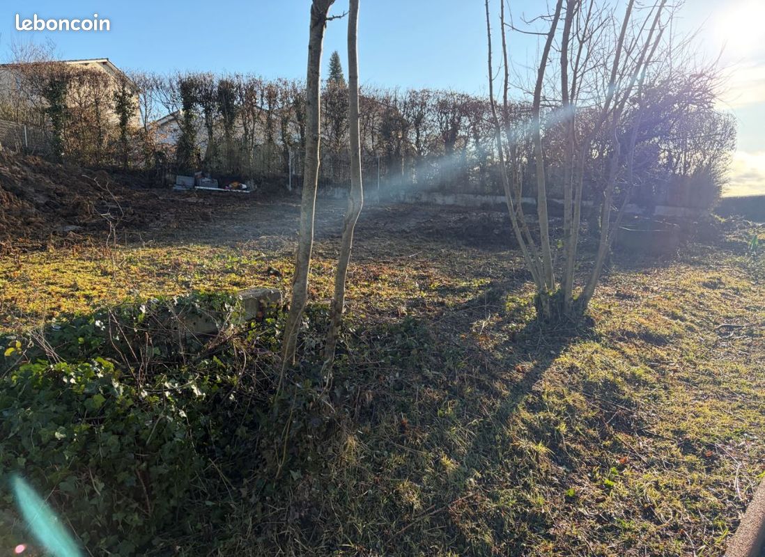 Terrain à bâtir de 600 m² à CHAZAY-D'AZERGUES (69) · 175 000 €
