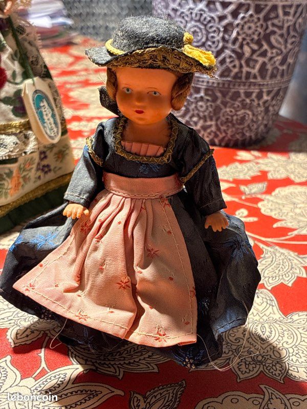 Poupée en porcelaine, poupée en robe rose, poupée allemande - France