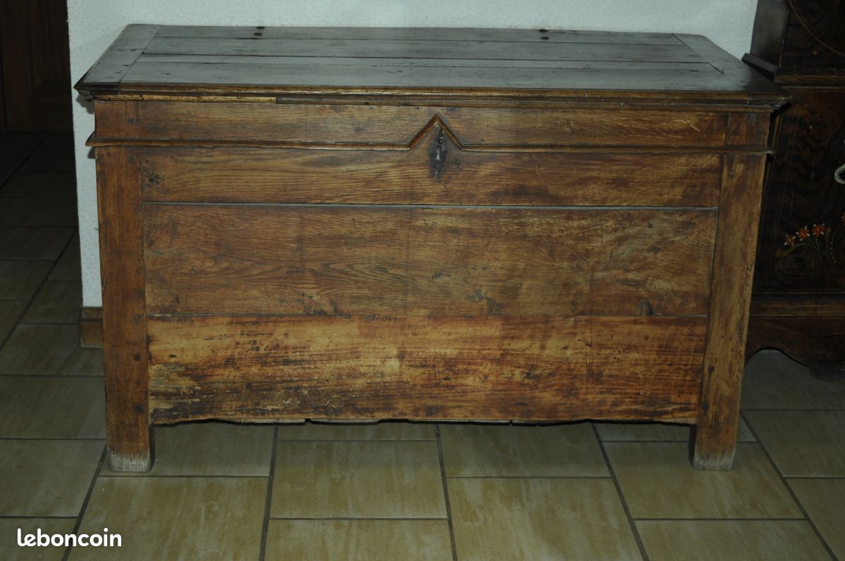 Coffre très ancien de mariés ou à grain (image 1)