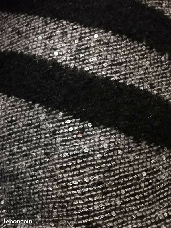 Écharpe Oversize Blanche Et Noire En Laine Avec Sequins – Douce Et Grande