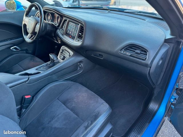 DODGE CHALLENGER V8 6.4 SCAT PACK 492ch BOITE AUTOMATIQUE BLEU SYSTEME AUDIO ALPINE *DISPONIBLE ET VISIBLE SUR NOTRE PARC* 54900 eur (image 3)