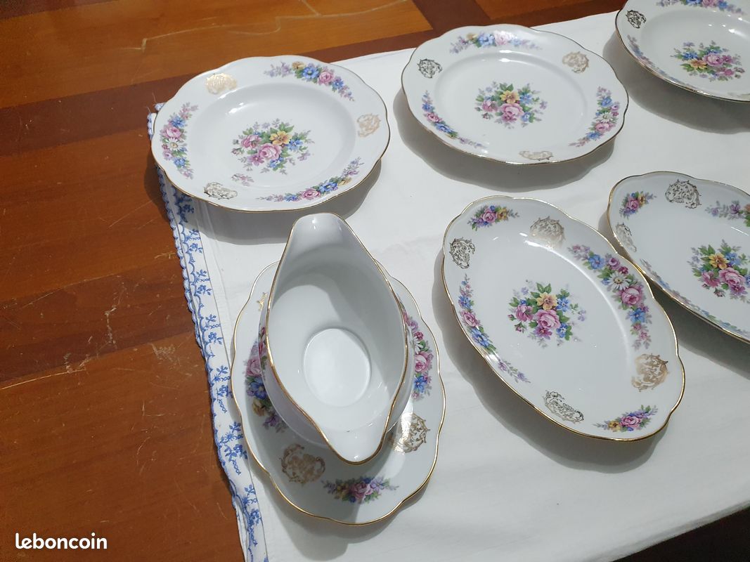 Lot vaisselle ancienne Porcelaine de Limoges – Assiettes, plats et saucière pas d'envoi (image 2)