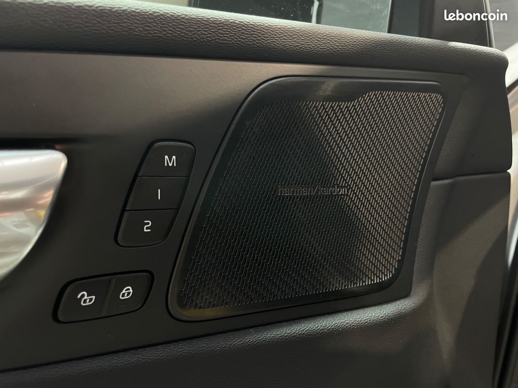 VOLVO XC60 T8 455Ch POLESTAR - 1 ère main - Historique VOLVO - Carplay - Attelage - Marches Pieds (image 24)