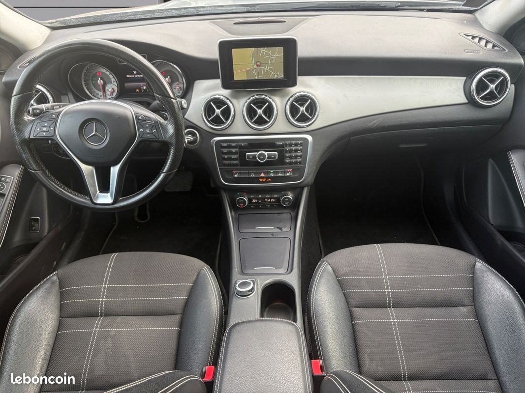MERCEDES CLASSE GLA 250 Sensation Caméra De Recul Climatisation Auto Garantie 12 mois (image 2)