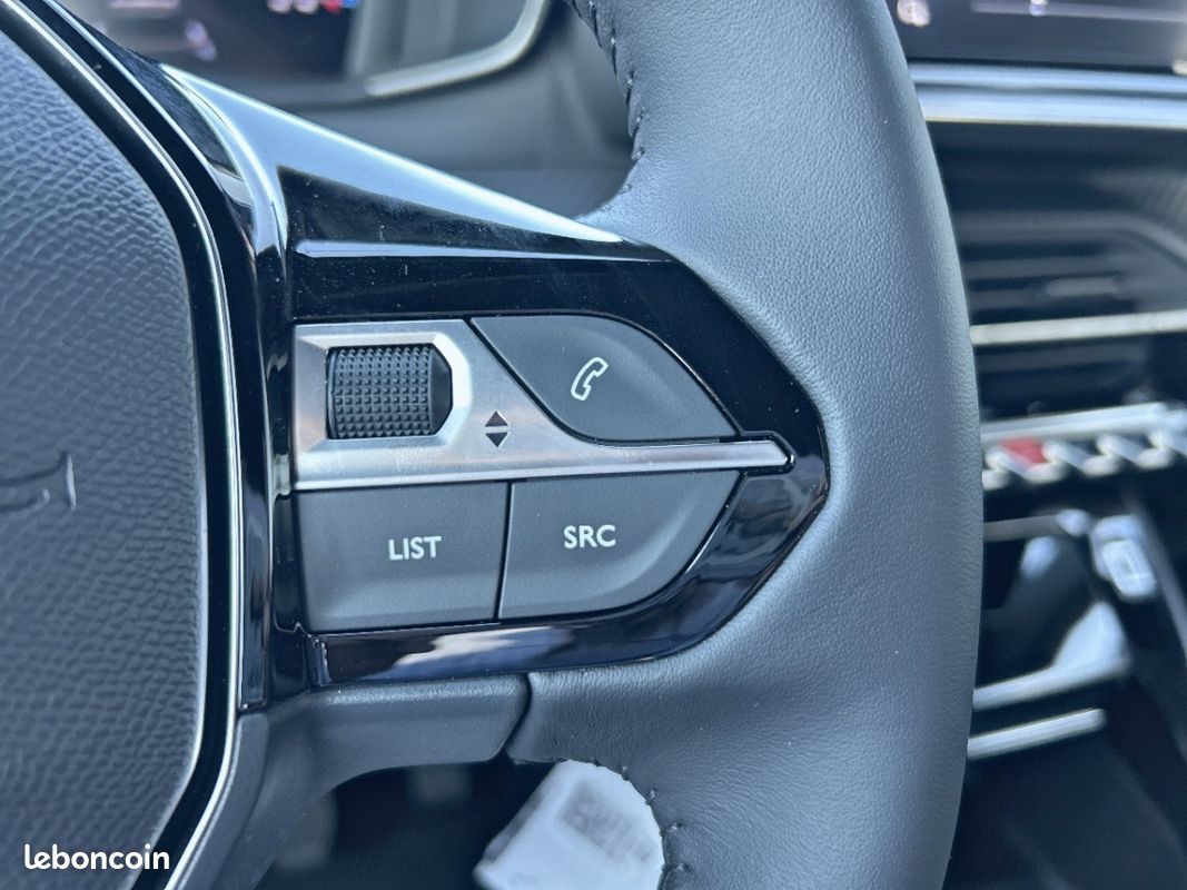 Peugeot 2008 (2) 100 ch ALLURE (image 17)