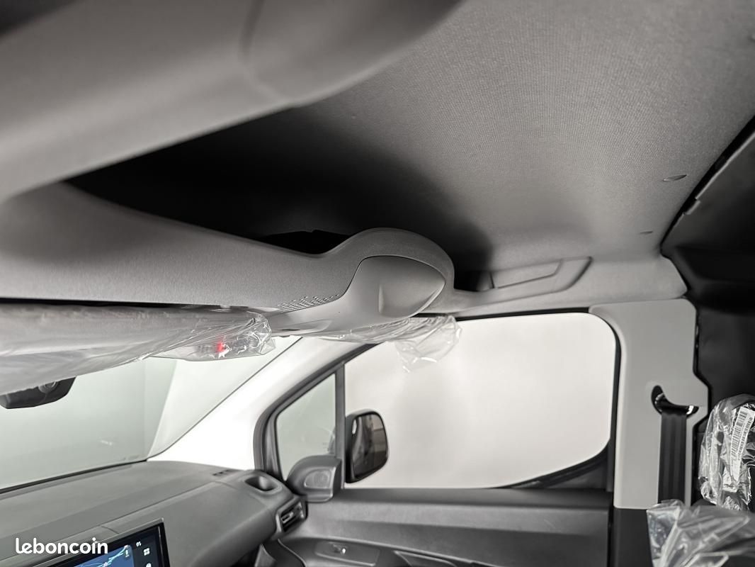 Citroën Berlingo VAN 3PL BLUEHDI 130CH -32% NEUF EAT8 S&S CARPLAY REGUL DAB FULL LED CABINE EXTENSO (image 34)