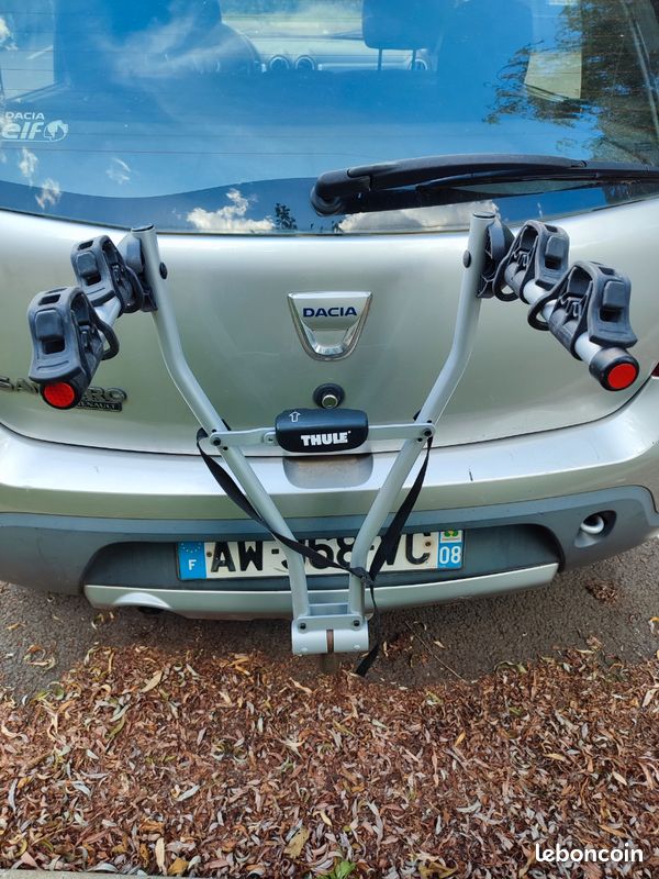 Porte vélo sur boule d'attelage Thule express Équipements vélos