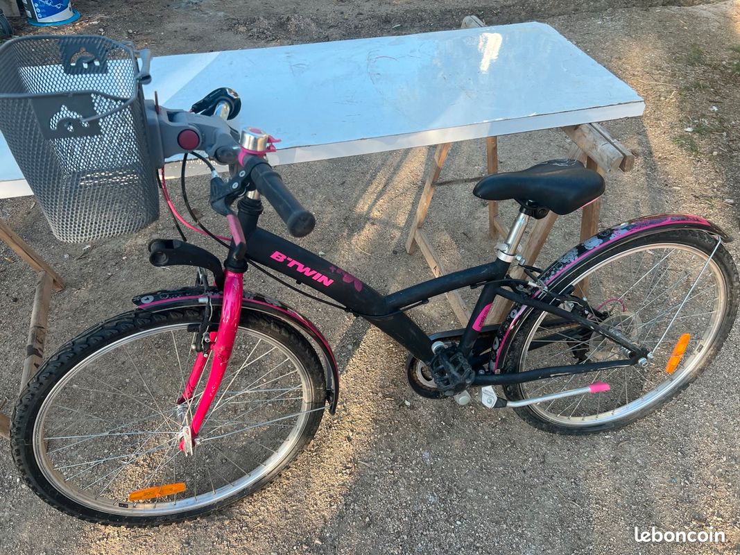 Vélo BTWIN enfant 8/12 ans vitesses modèle Poply 500 avec panier