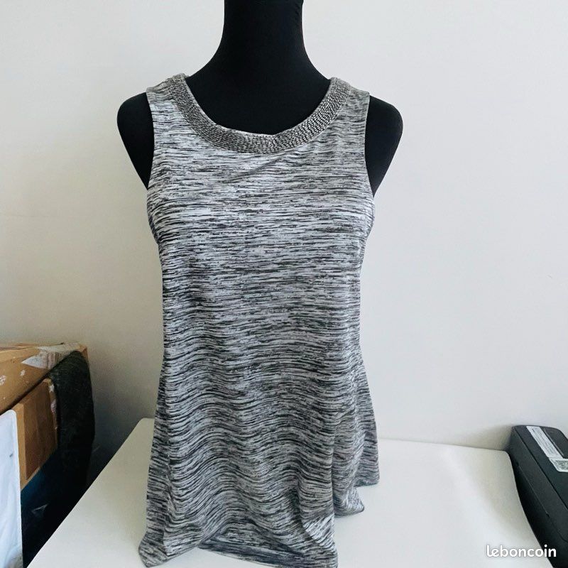 Lot De 40 Tee-shirts Blancs Neufs Avec étiquettes – Taille M, Femme, Regular