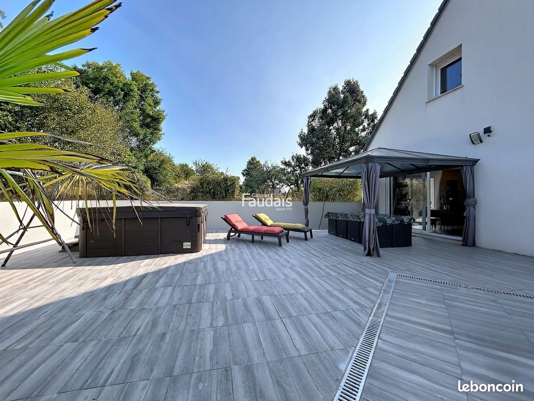Maison 8 pièces 148 m² · à Montsenelle · 148 m² · 286 000 €