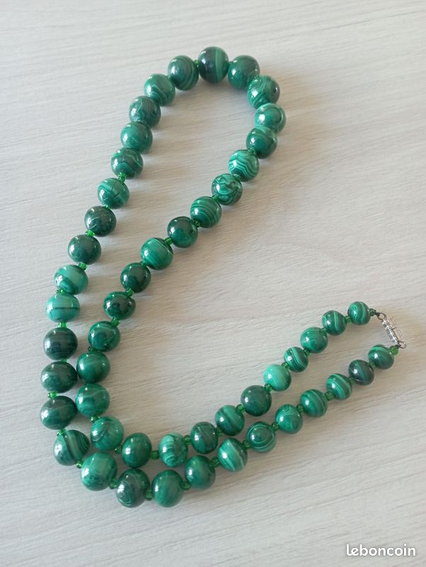 Collier Vintage Années 70/80 – Perles Fuseau En Malachite Et Micro Perles Vertes