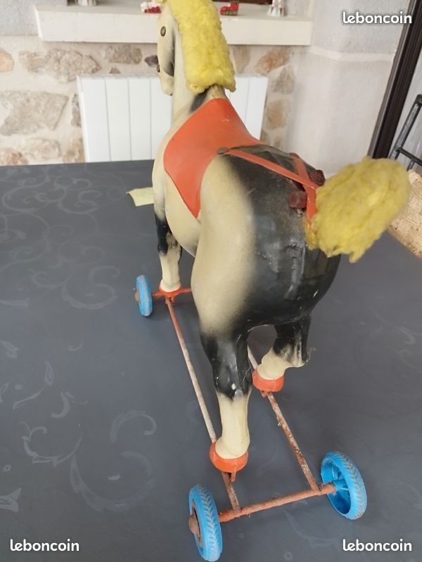 jouet ancien Cheval à roulettes et bascule en carton bouilli
