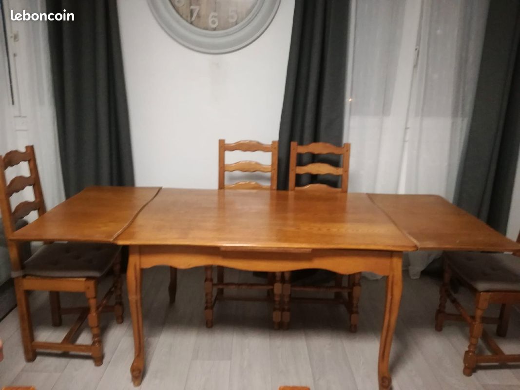 Table avec chaises (image 4)