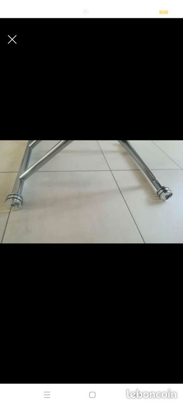 Table en verre (image 1)