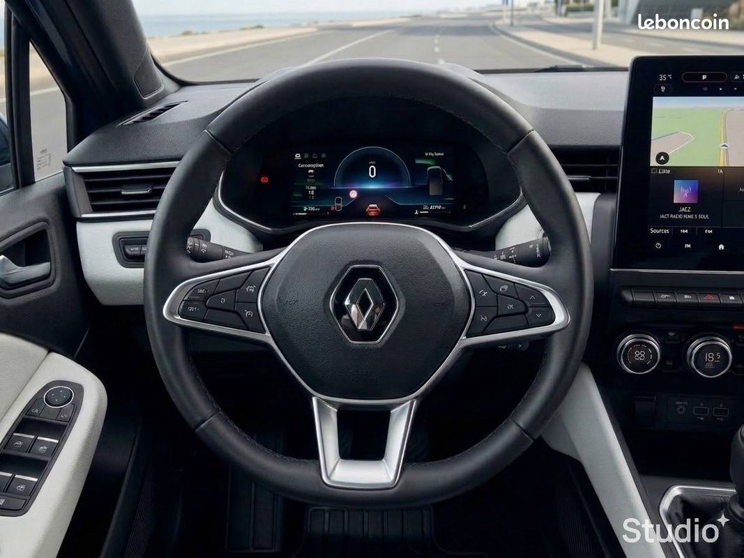 RENAULT Clio TCe 90 Techno (image 14)