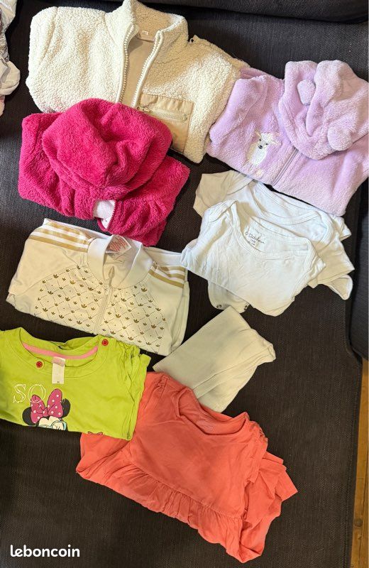 Lot de vêtements fille 12 mois 121 pièces (image 1)