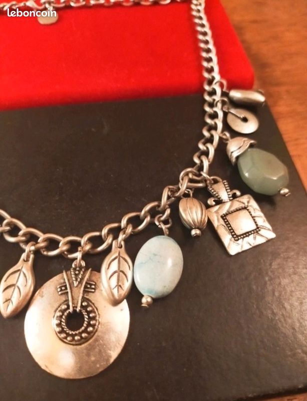 Collier Breloques Vintage Doré Et Coloré - Longueur 36-40 Cm - Breloques En Résine Et Métal