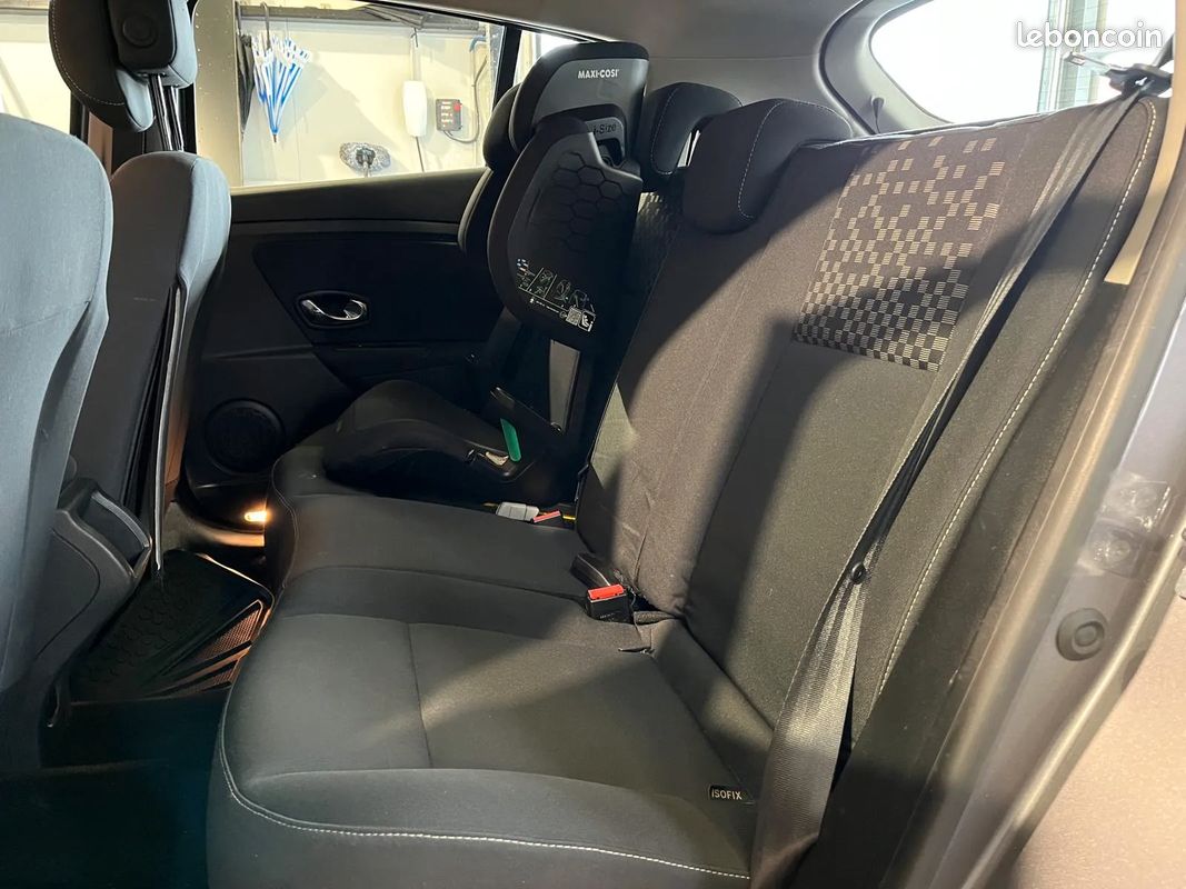 RENAULT Megane 1.2 115ch Limited - 2012 - 48 500 km - Faible kilométrage (image 11)