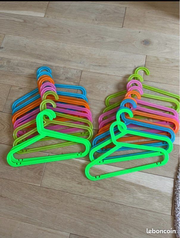 Lot de 20 cintres enfants IKEA (image 1)