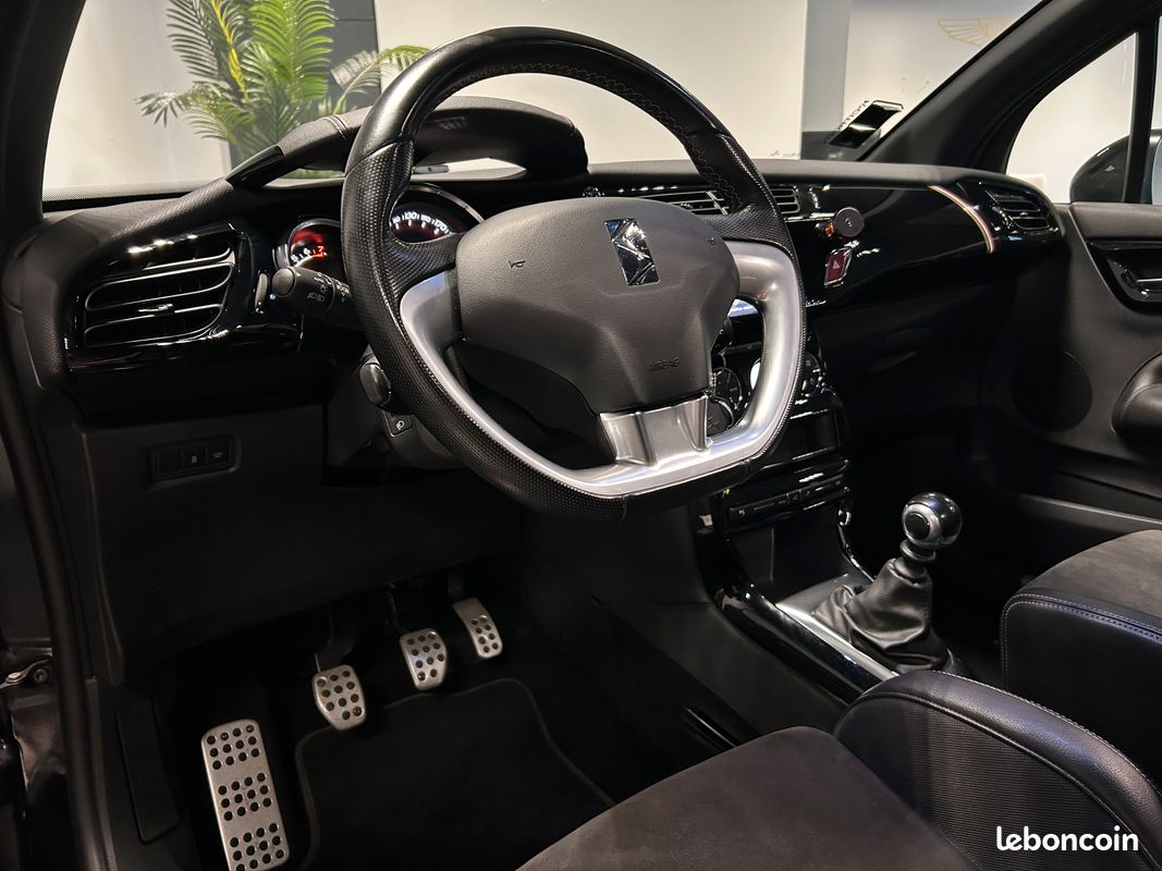 Ds ds3 cabrio 1.6l thp 208 bvm6 performance black special + carplay + camera recul + sieges performance + full black (image 5)