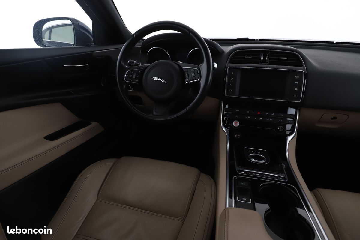 Jaguar XE 2.0d Prestige Auto 180 ch (image 7)